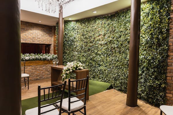 Découvrez le lierre artificiel : la touche décorative idéale